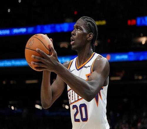 维尼修斯黄,牌警告后逗,留场内,博鱼体育官网,博鱼体育app,博鱼体育APP下载