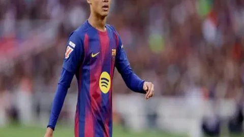 布克对阵森林狼表现低迷：14投仅4中，10分4失误，状态堪忧