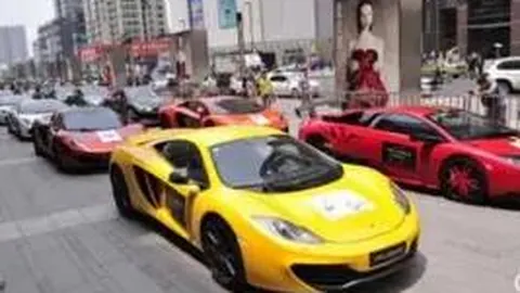 东契奇内线强投2+1，军训中锋失衡失误